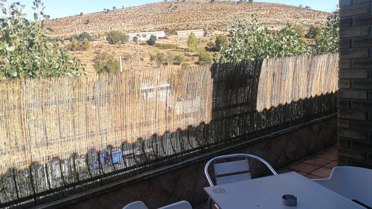Hostal Escarla Aren Exterior foto